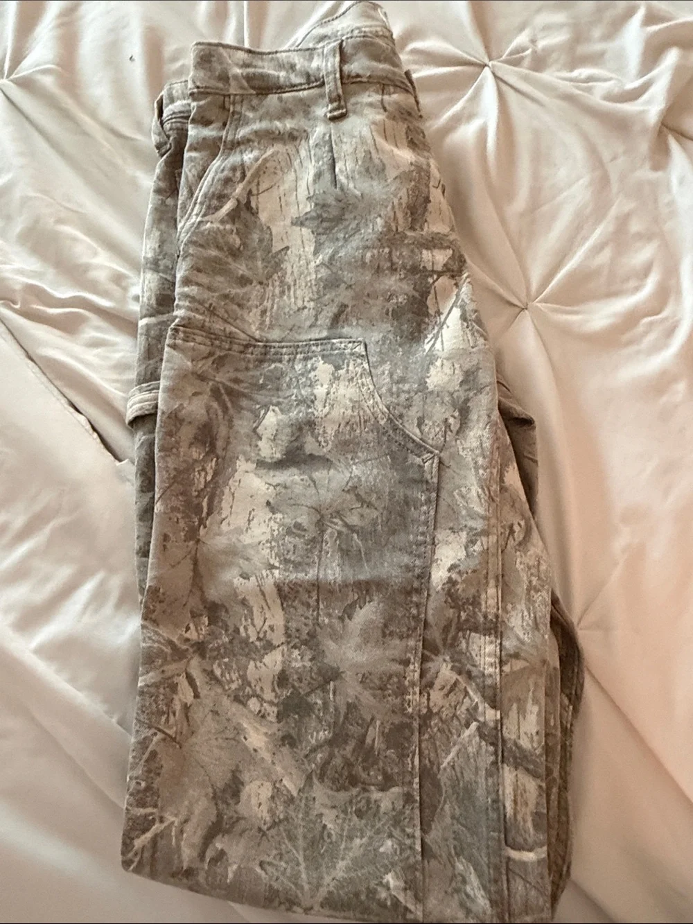 Hollister Men's Camouflage-Print Cargo Pants - Beige & Gray